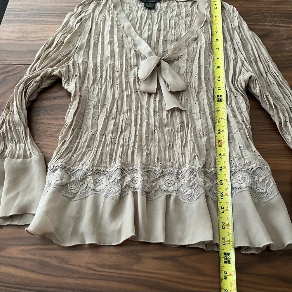 Sunny Taylor Cream Bell Sleeve Blouse with Tie Front - Picture 3 of 6
